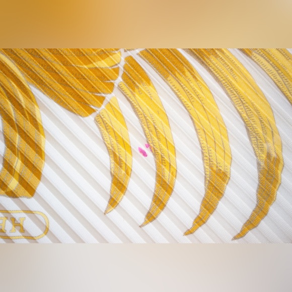 Authentic Pink ‘Tigre Royal’ HERMÈS PARIS 100% Silk Scarf 2008 - Picture 9 of 14